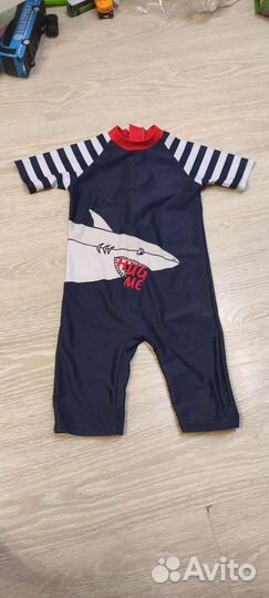 Плавательный костюм