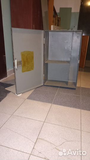 Сейф металлический