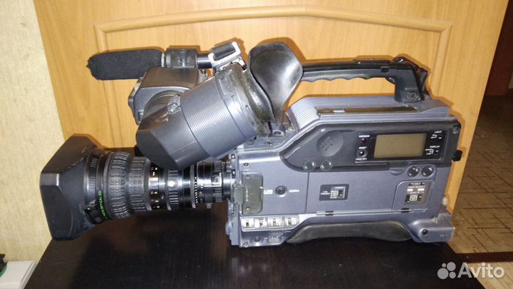 Профессиональная видеокамера sony DSR-390P
