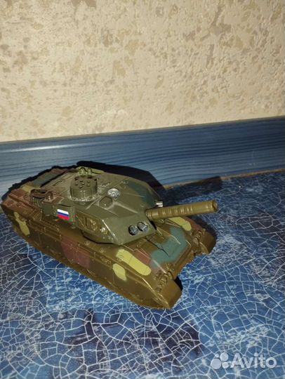 Игрушка для детей Танк