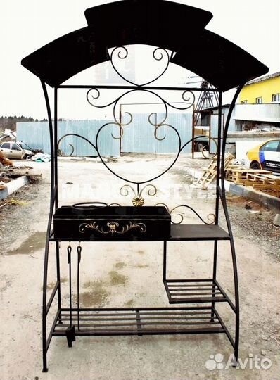 Мангал с крышей