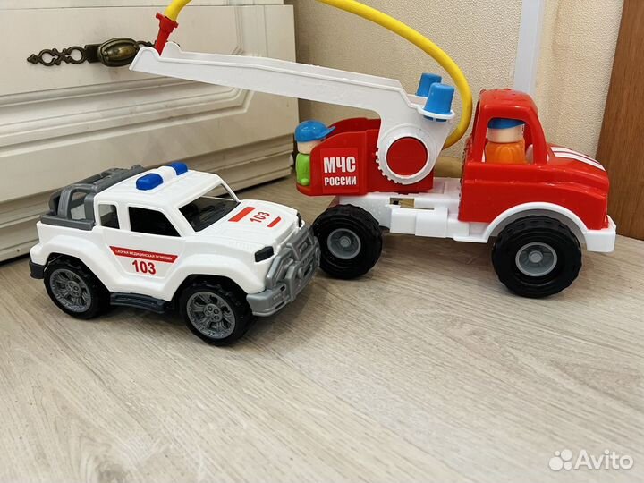 Детские машинки игрушки пожарная и скорая помощь