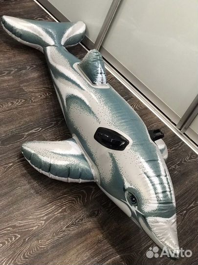 Надувной дельфин