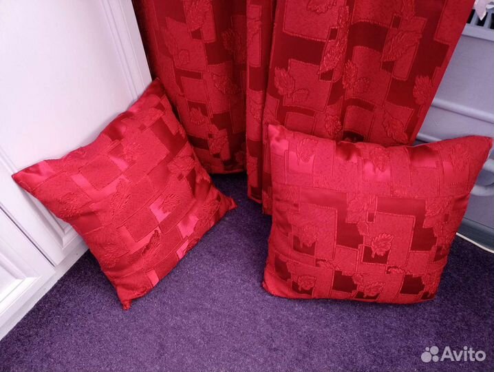 Шторы 2 комплекта +подушки