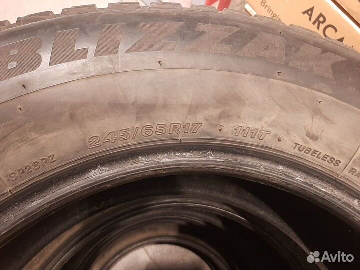 Bridgestone Blizzak Spike-02 245/65 R17 111T