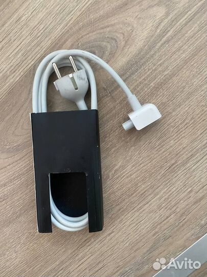 Зарядник для macbook