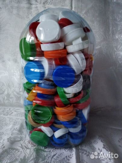 Крышечки пластиковые от бутылок