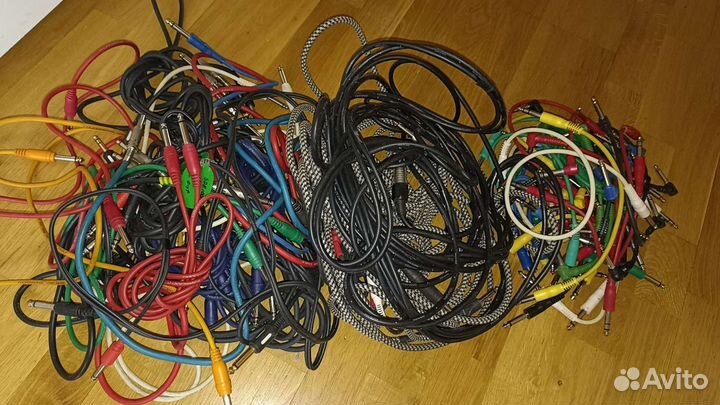 Гитарные подставки и пр оборудование и аксессуары