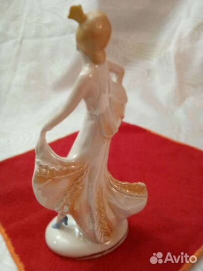 Статуэтка танцовщица