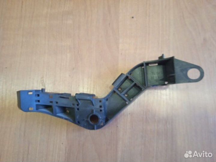 Кронштейн заднего бампера Honda Accord седан R20A3