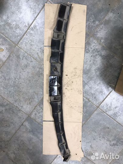 Жабо Audi 100 1994 (4A1819417)