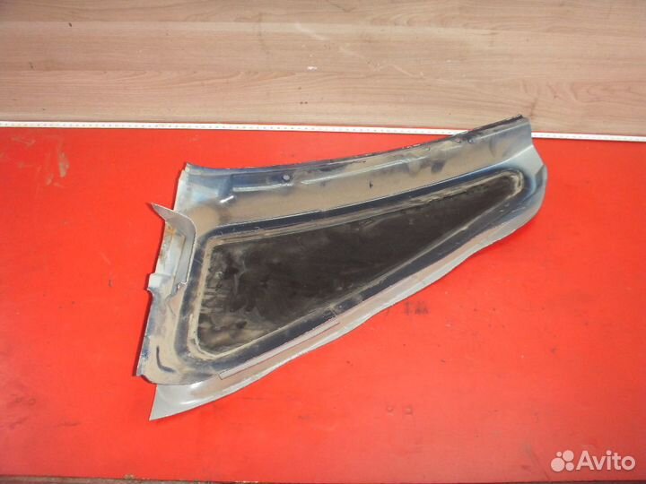 Стекло заднее правое глухое Volvo 460 1988-1996