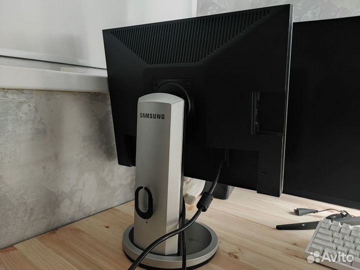 Монитор Samsung SyncMaster 940UX