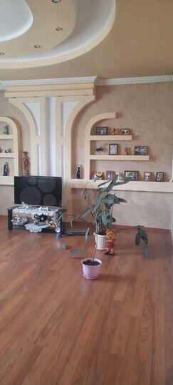 3-к. квартира, 92 м², 1/1 эт.