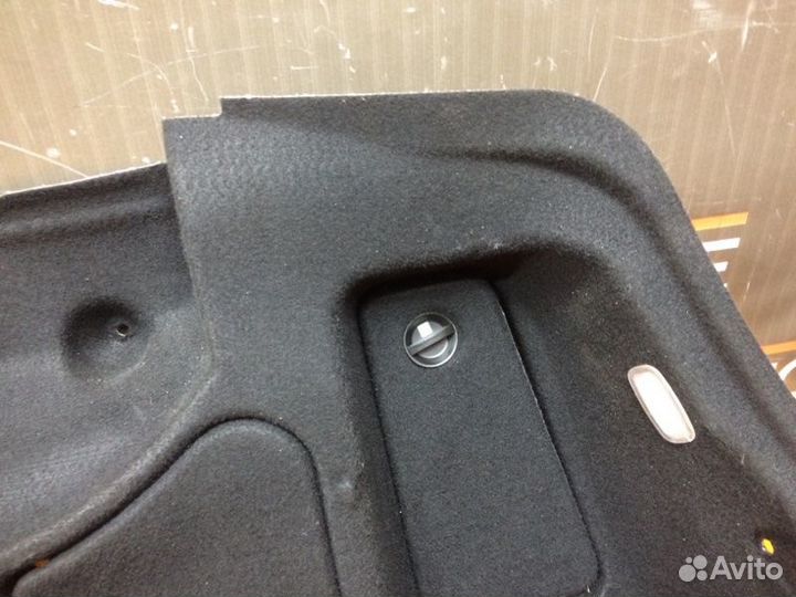 Обшивка багажника задняя правая Mercedes-Benz
