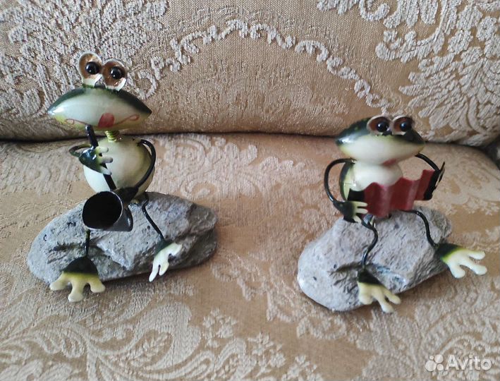 Керамические фигурки лягушек