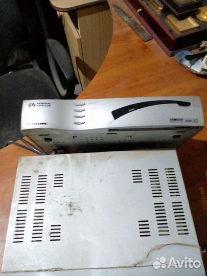 Спутниковий антена и рисерверы