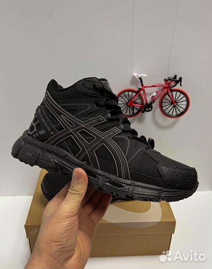 Кроссовки Asics с мехом