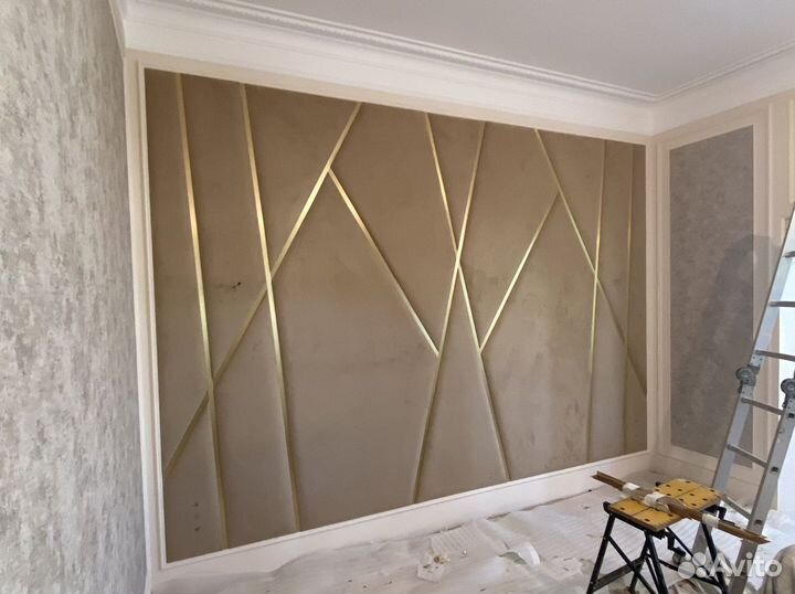 Мягкие панели для стен с латунным профилем