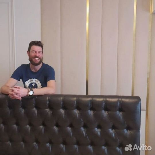 Каретная стяжка кровать и мягкие стеновые панели