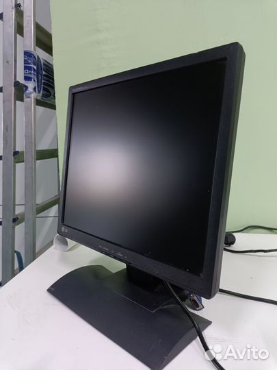 Монитор LG l1742s