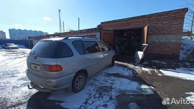 Toyota Ipsum 2.0 AT, 1996, 300 000 км