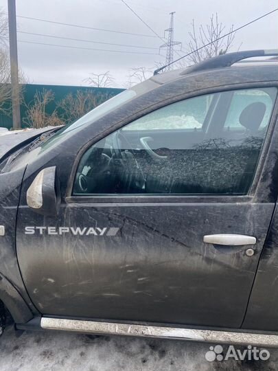 Дверь передняя левая рено сандеро степвей