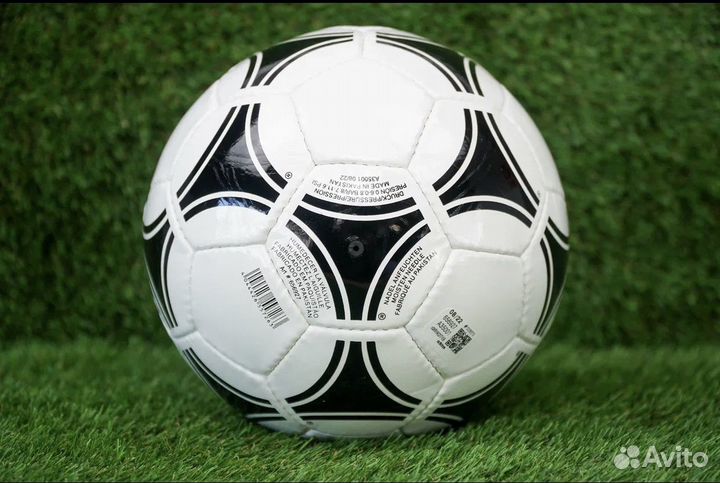 Футбольный мяч adidas