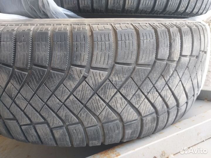 Pirelli Ice Zero 235/65 R17
