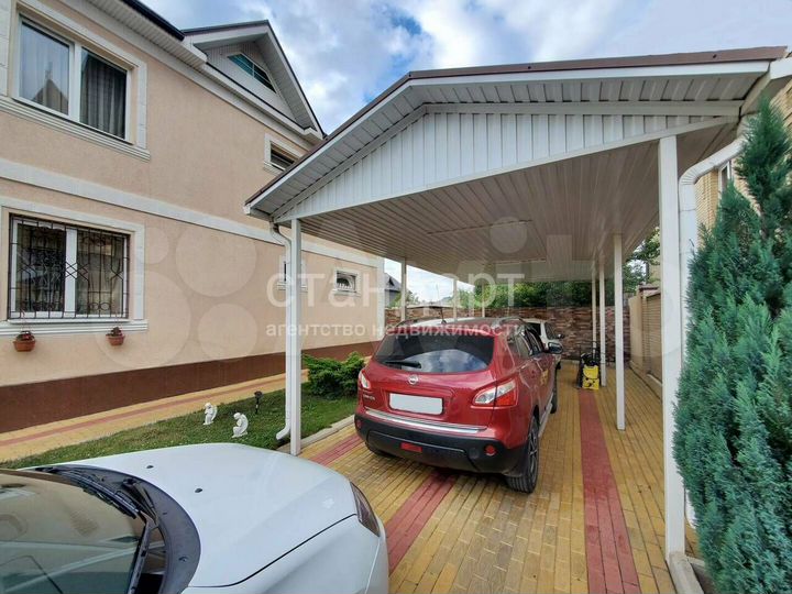 Дом 300 м² на участке 8,4 сот.