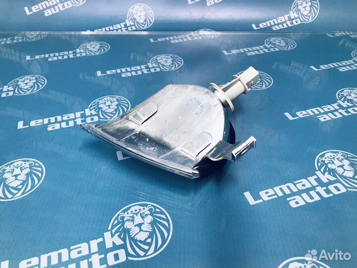 Указатель поворота левый Skoda Octavia