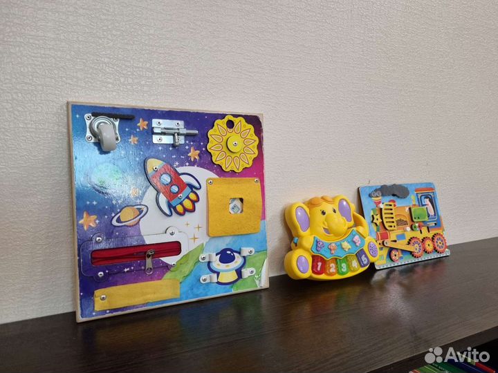 Погремушки пакетом, бизиборд, конструктор