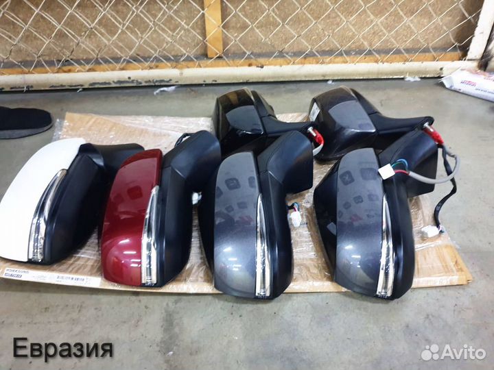 Левое зеркало Toyota Rav 4 кузов 50