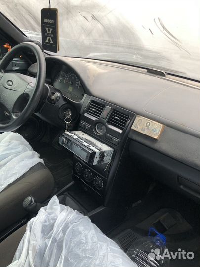 LADA Priora 1.6 МТ, 2010, битый, 200 000 км