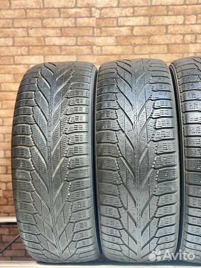 Nokian Tyres Hakkapeliitta R2 235/60 R17
