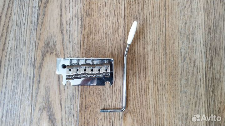 Fender tremolo двухболтовое
