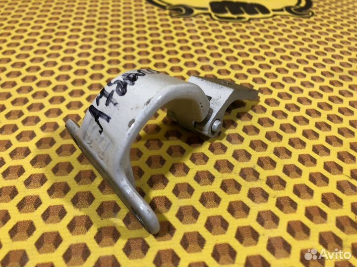 Петля багажника левая Skoda Octavia A7 cwva 2020