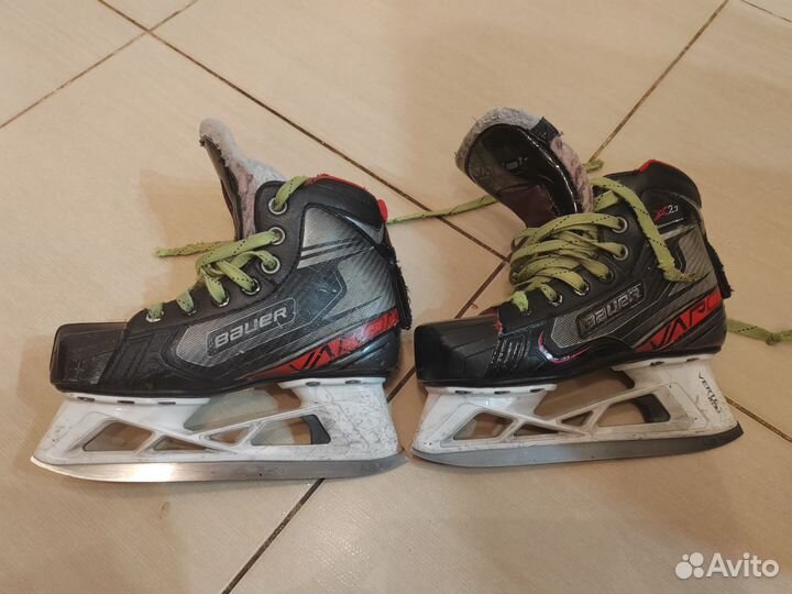 Хоккейные коньки вратаря bauer