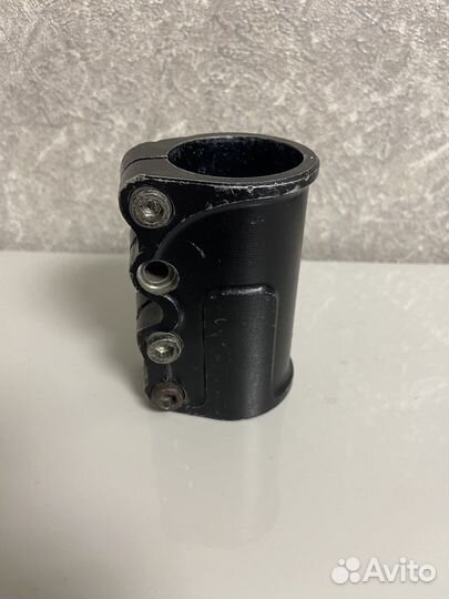 Зажим на трюковой самокат