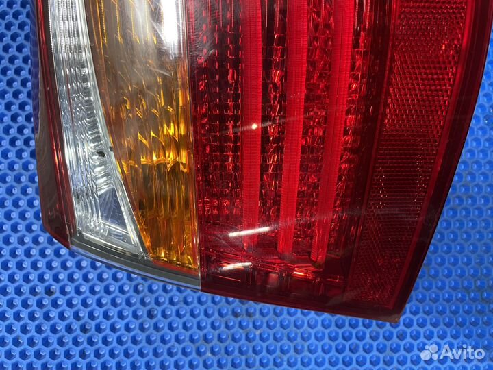 Фонарь задний правый Lexus LS 600 (IV - рест)