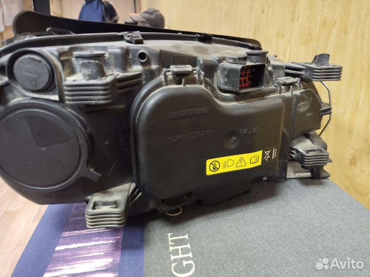 Volvo фара левая xc70