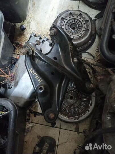 Renault logan 2007г рычаги переднии