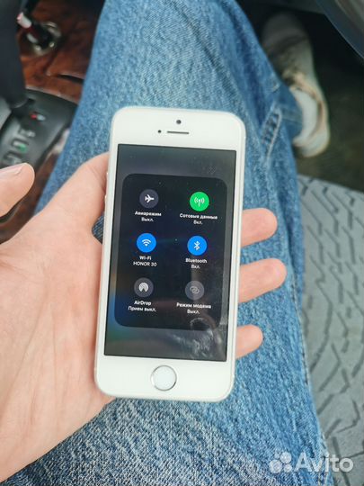iPhone SE, 32 ГБ
