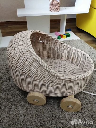 Коляска из бумажной лозы