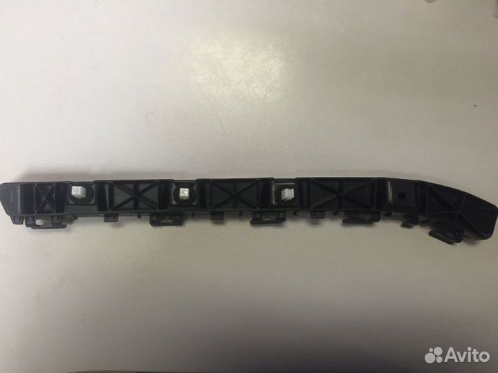 Крепление бампера заднее левое Hyundai Elantra MD