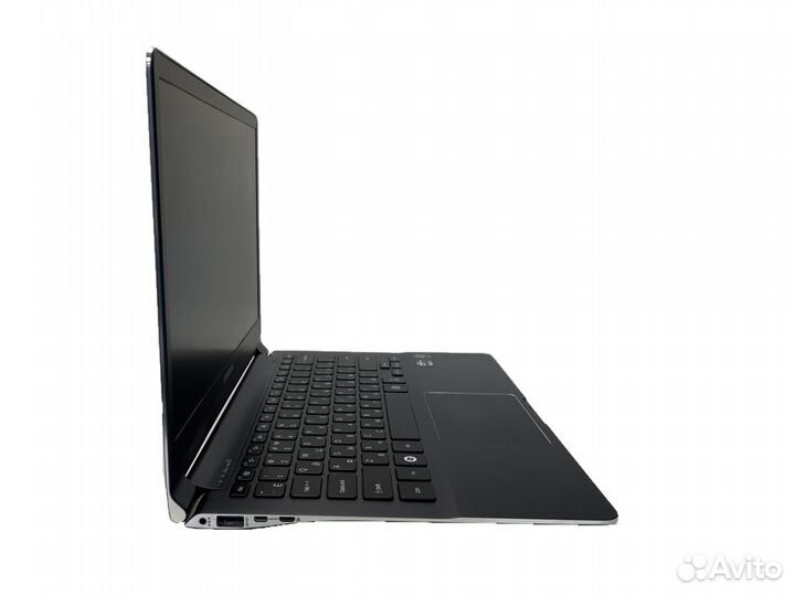 Ноутбук Samsung NP900X3C i5 3317U/4Gb/120Gb/13.3