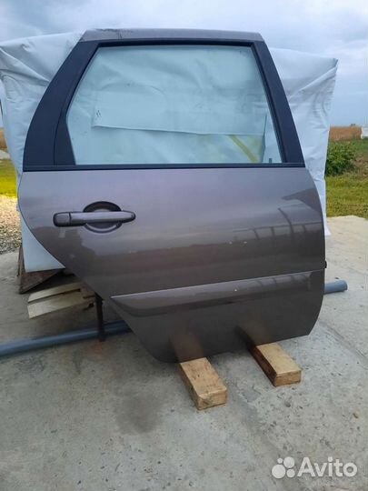 Задняя дверь