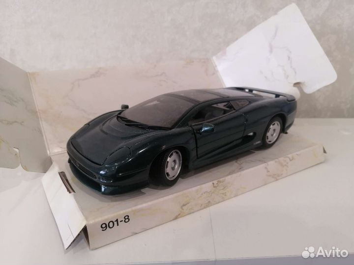 Jaguar xj 220