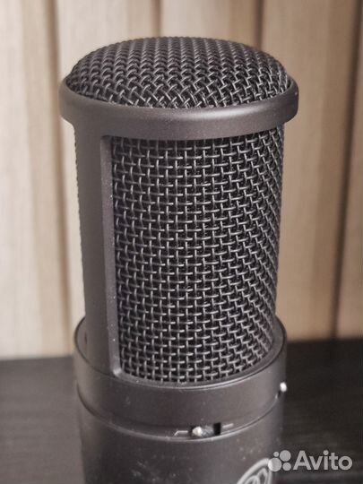 Студийный микрофон akg p120