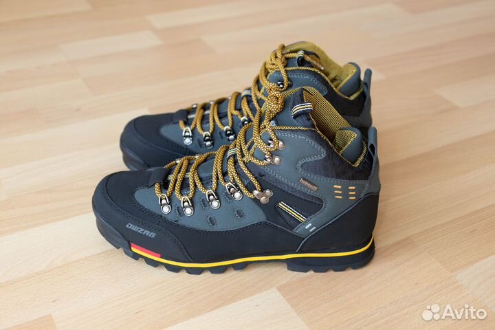 Треккинговые ботинки. Новые. 43 размер